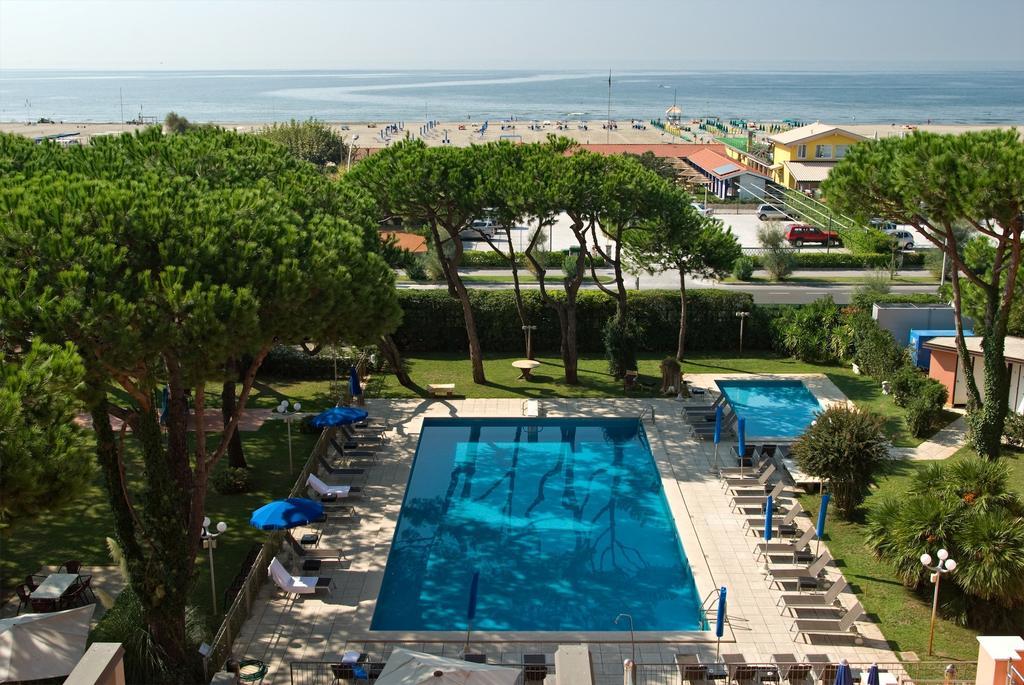 Versilia Palace Hotel Марина-ди-Пьетрасанта Экстерьер фото